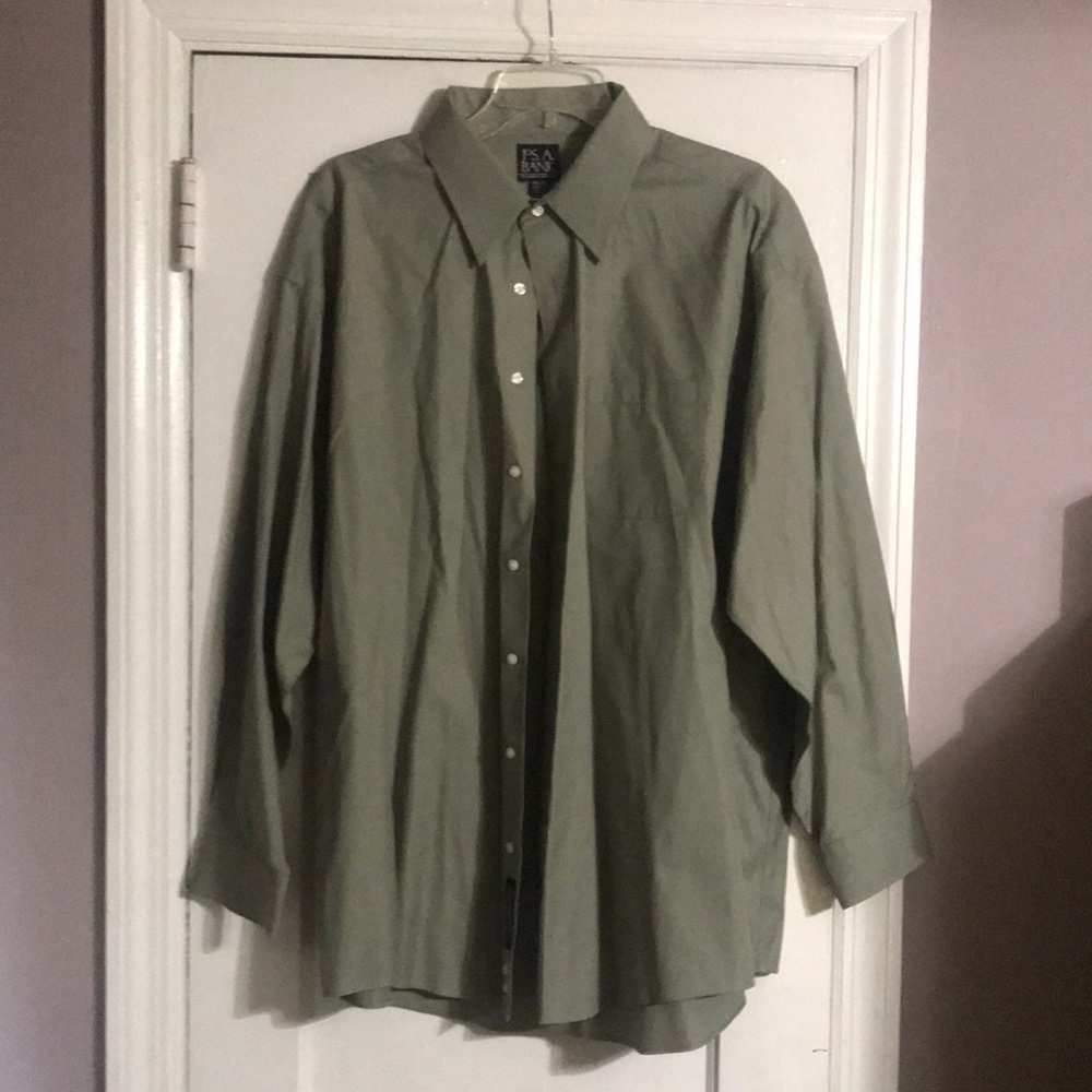 Jos a Bank travelers collection 17 1/2 x34 olive
